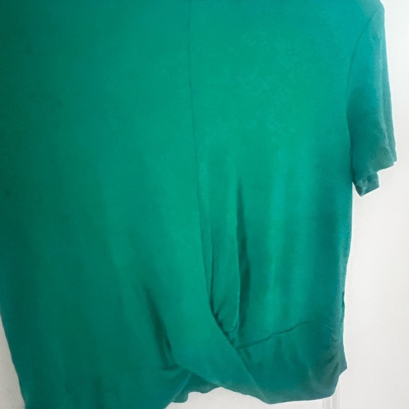 Green Twist Front  Crop Top - Picture 3 of 6